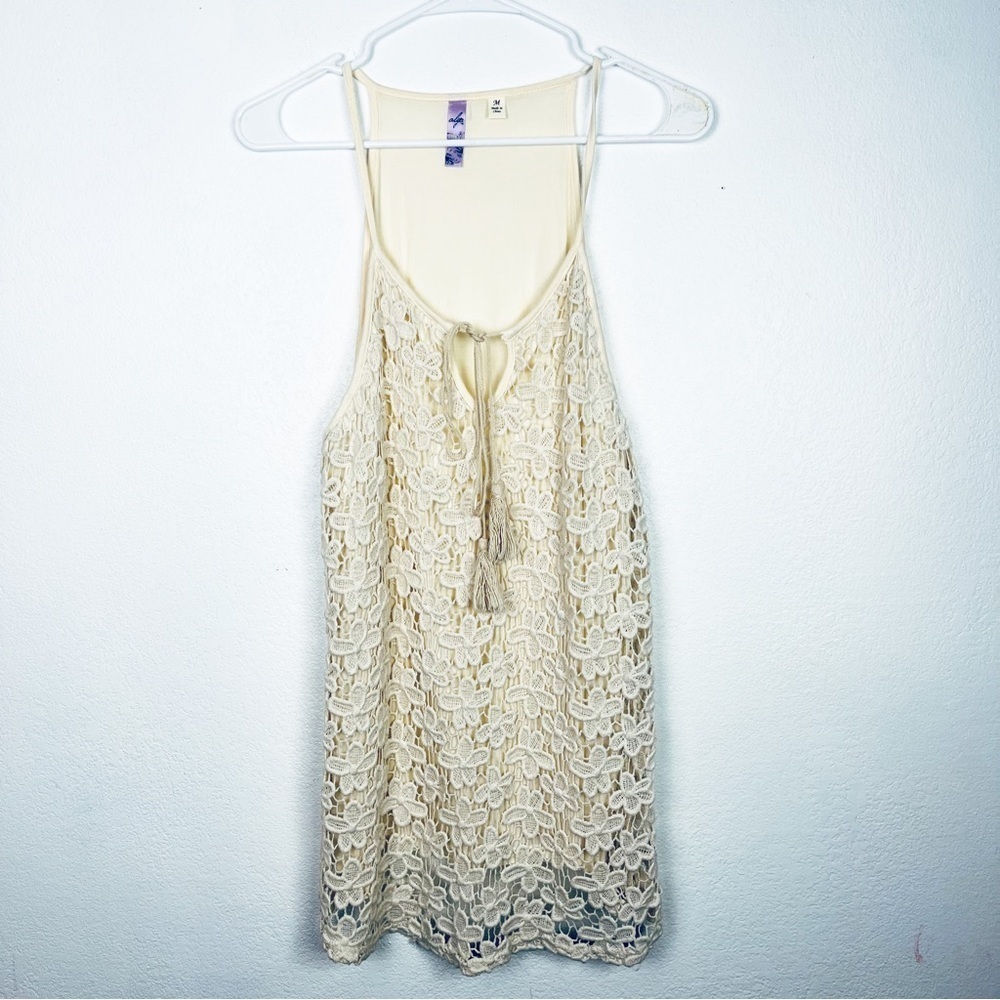 Alya size M beige crochet keyhole tassels camisole top